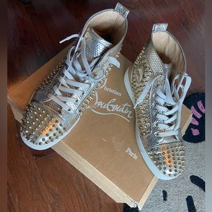 Condition seven out of 10 runs true to size. Won’t last long